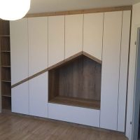 Meuble en bois peint